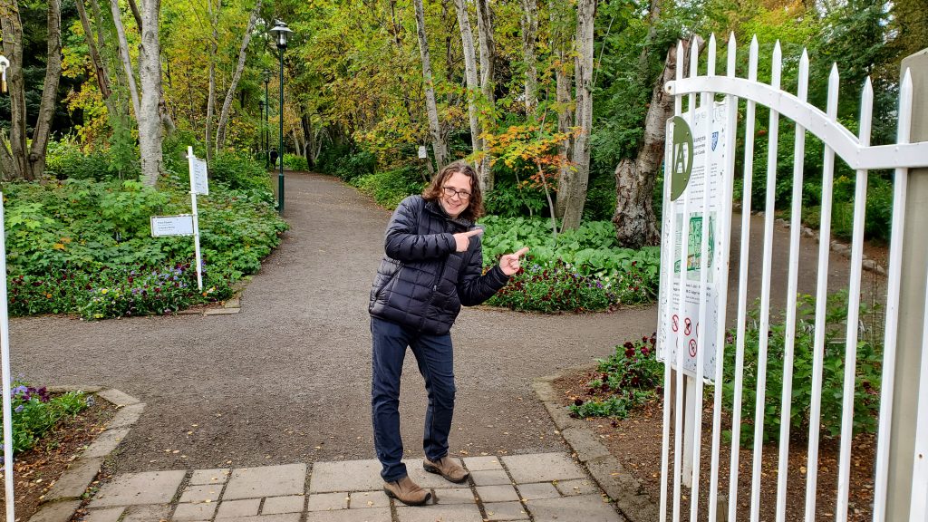 Graham pointing at the botanical garden gate