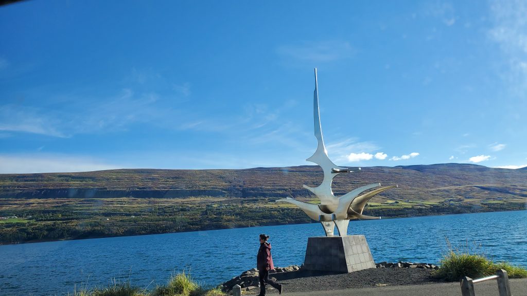 Sigling metal sculpture by the sea