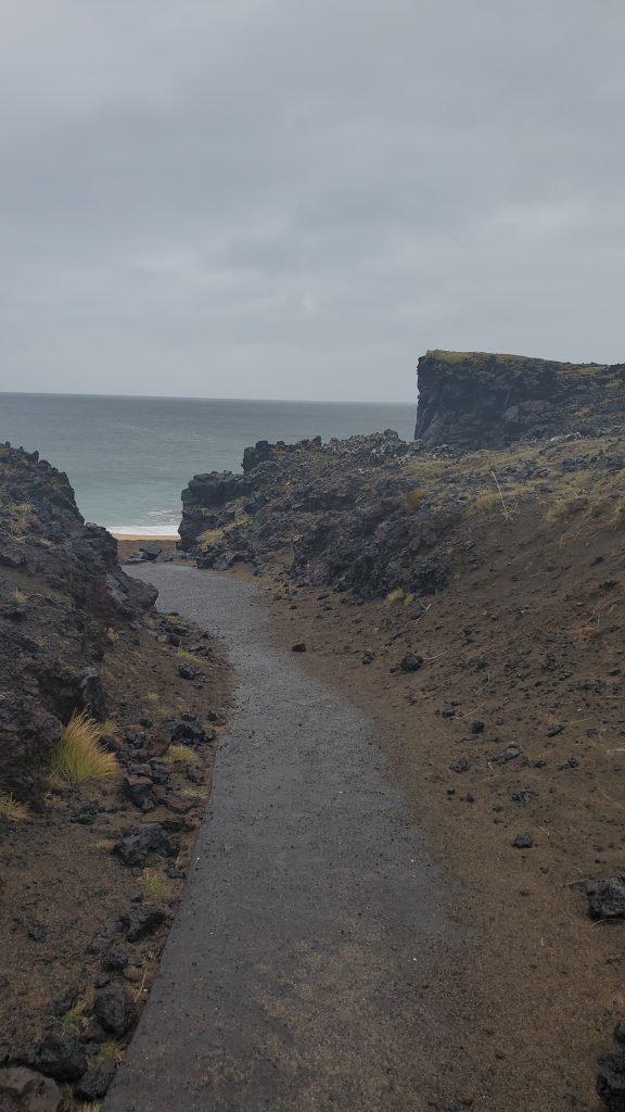 trail to Skarðsvík beach